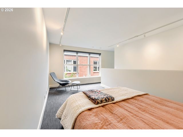 1009 Nw HOYT St 204, Portland, OR 97209