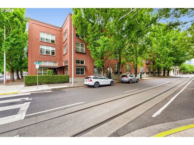 1009 Nw HOYT St 204, Portland, OR 97209
