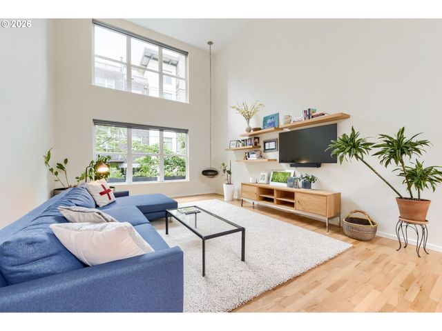 1009 Nw HOYT St 204, Portland, OR 97209