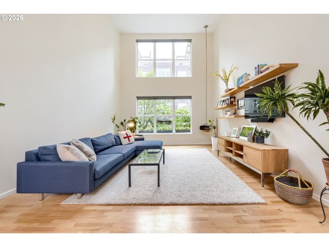 1009 Nw HOYT St 204, Portland, OR 97209