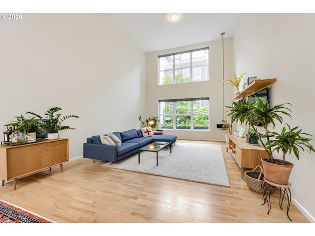 1009 Nw HOYT St 204, Portland, OR 97209