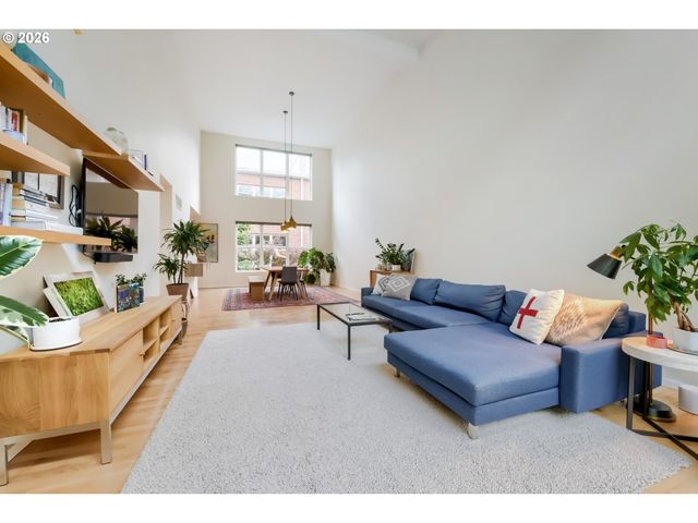 1009 Nw HOYT St 204, Portland, OR 97209