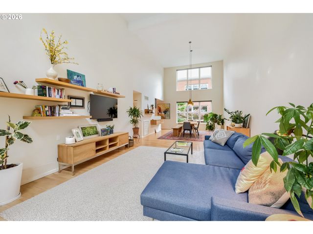 1009 Nw HOYT St 204, Portland, OR 97209