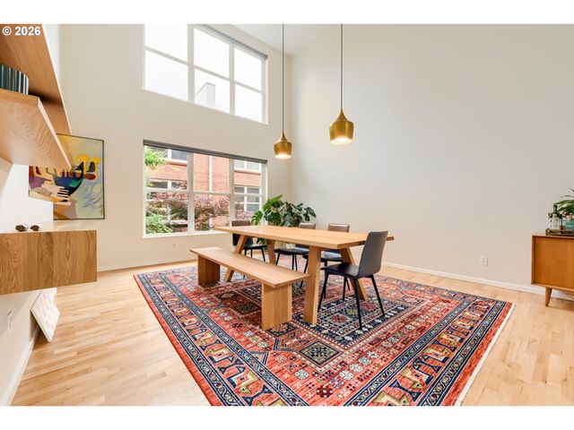 1009 Nw HOYT St 204, Portland, OR 97209