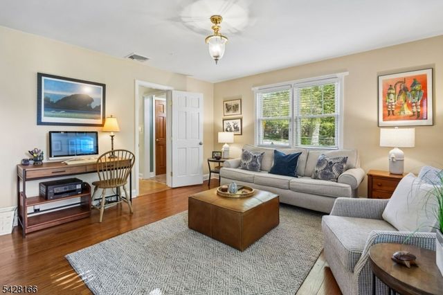 31 Jacobus Ave, Little Falls Twp., NJ 07424