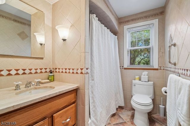 31 Jacobus Ave, Little Falls Twp., NJ 07424