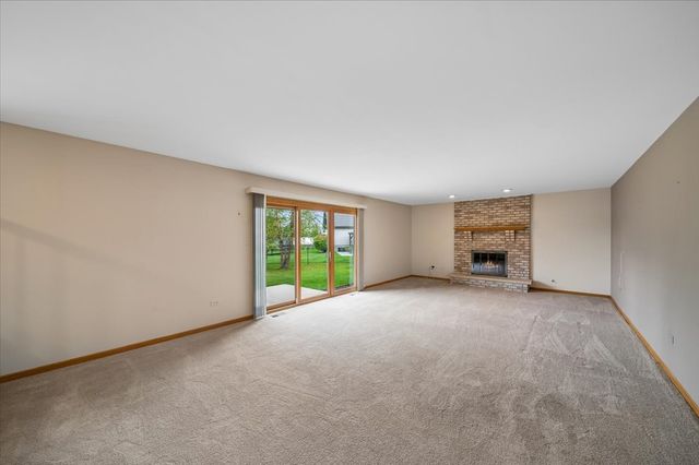 8424 Hollybrook Lane, Tinley Park, IL 60487