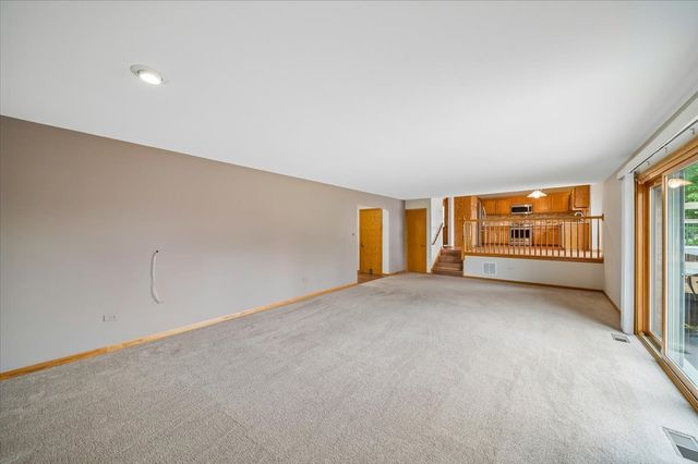 8424 Hollybrook Lane, Tinley Park, IL 60487
