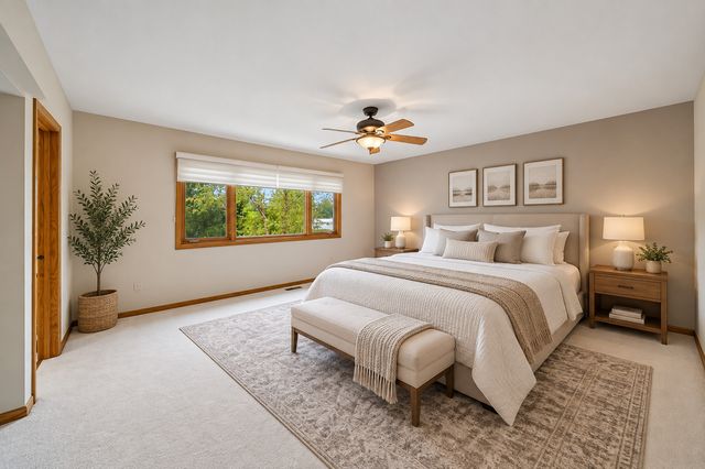 8424 Hollybrook Lane, Tinley Park, IL 60487
