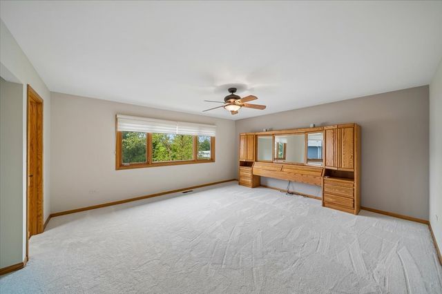8424 Hollybrook Lane, Tinley Park, IL 60487