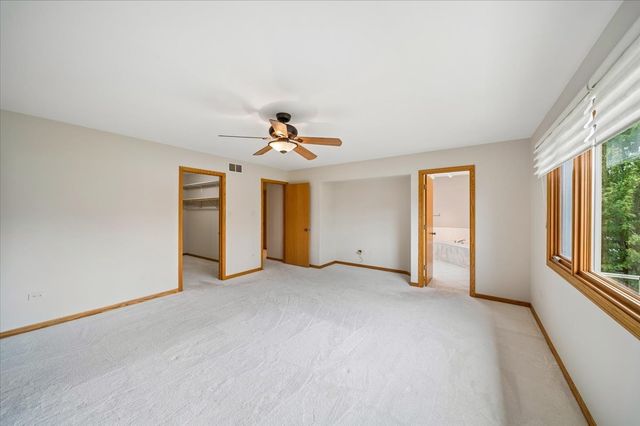 8424 Hollybrook Lane, Tinley Park, IL 60487