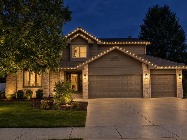 8424 Hollybrook Lane, Tinley Park, IL 60487