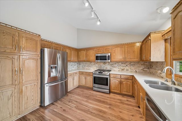 8424 Hollybrook Lane, Tinley Park, IL 60487