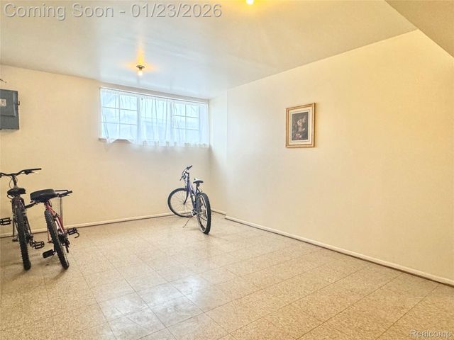 8211 DENWOOD Drive 6, Sterling Heights, MI 48312