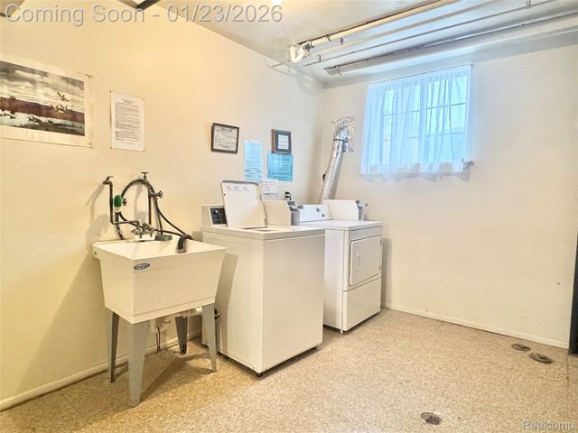 8211 DENWOOD Drive 6, Sterling Heights, MI 48312