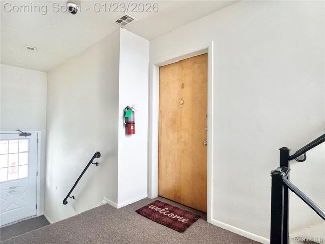 8211 DENWOOD Drive 6, Sterling Heights, MI 48312