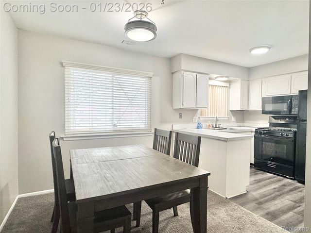 8211 DENWOOD Drive 6, Sterling Heights, MI 48312