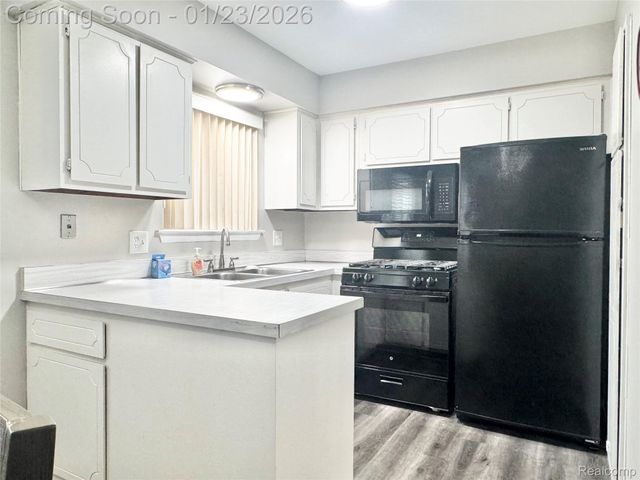 8211 DENWOOD Drive 6, Sterling Heights, MI 48312