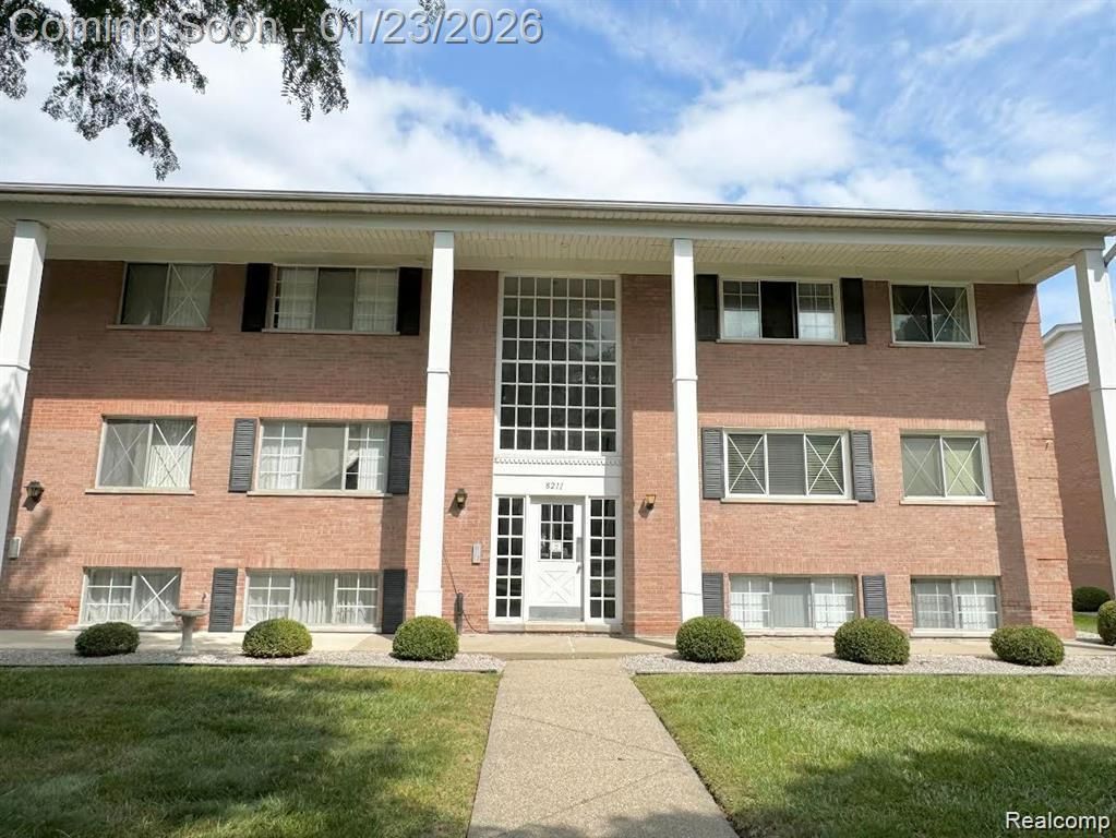 8211 DENWOOD Drive 6, Sterling Heights, MI 48312