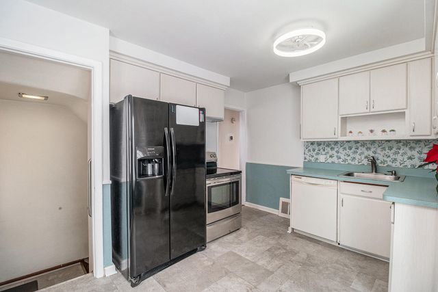 9885 Hubert Avenue, Allen Park City, MI 48101