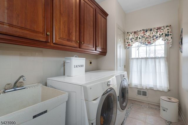 39 Red Oak Way, Montgomery Twp., NJ 08502