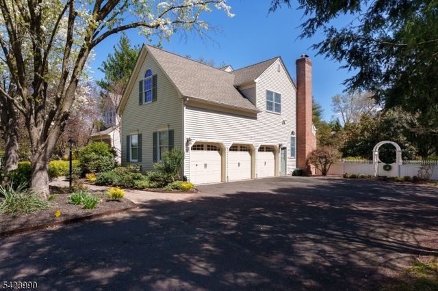 39 Red Oak Way, Montgomery Twp., NJ 08502