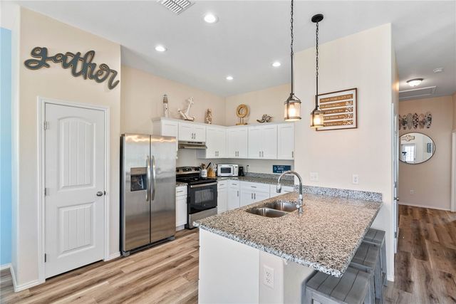 107 Caledonia, Rockport, TX 78382