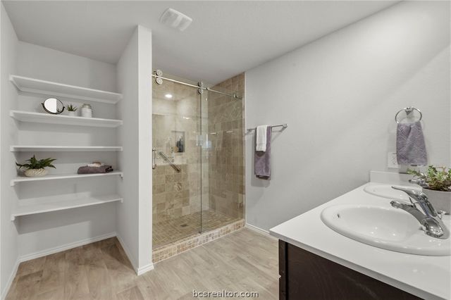 8004 Front Nine Lane, Navasota, TX 77868