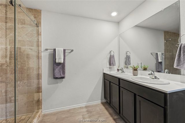 8004 Front Nine Lane, Navasota, TX 77868