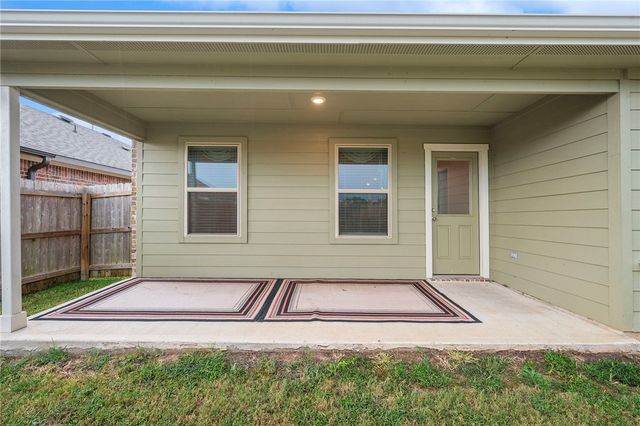 8004 Front Nine Lane, Navasota, TX 77868