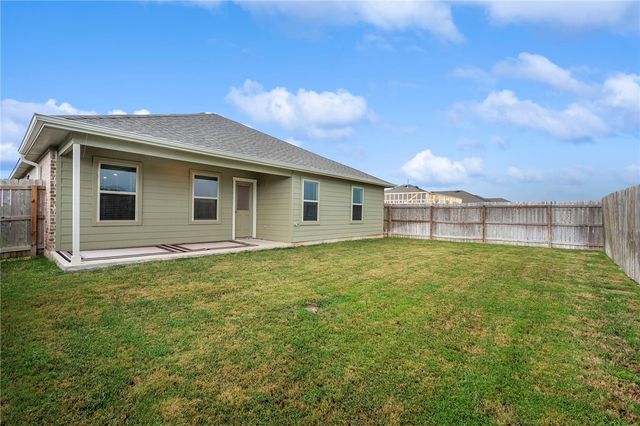 8004 Front Nine Lane, Navasota, TX 77868