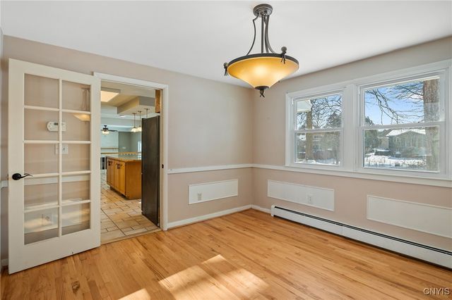 303 Victoria Park Dr, Salina, NY 13088