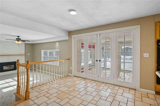 303 Victoria Park Dr, Salina, NY 13088