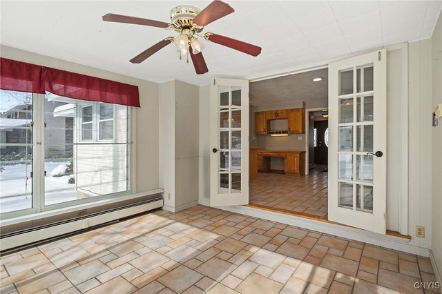 303 Victoria Park Dr, Salina, NY 13088