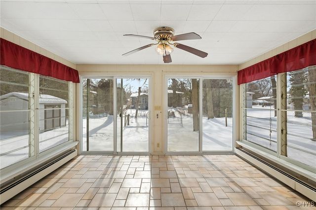 303 Victoria Park Dr, Salina, NY 13088