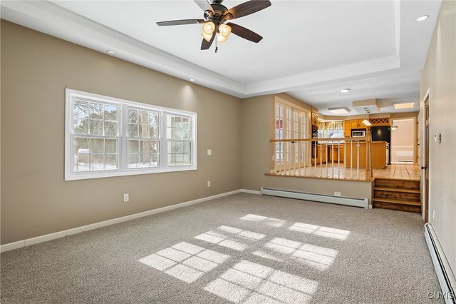 303 Victoria Park Dr, Salina, NY 13088