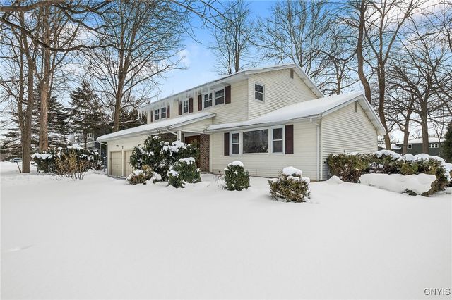 303 Victoria Park Dr, Salina, NY 13088