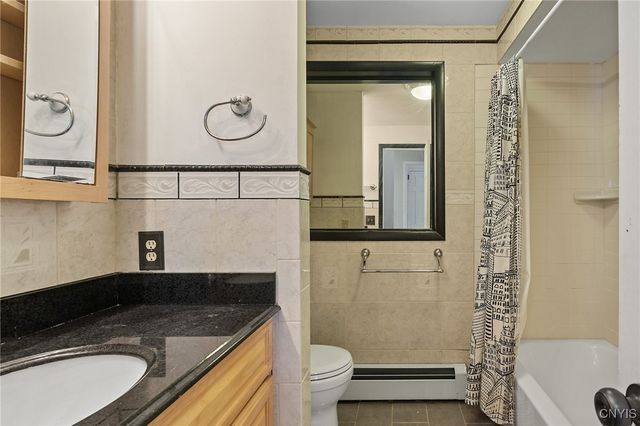 303 Victoria Park Dr, Salina, NY 13088