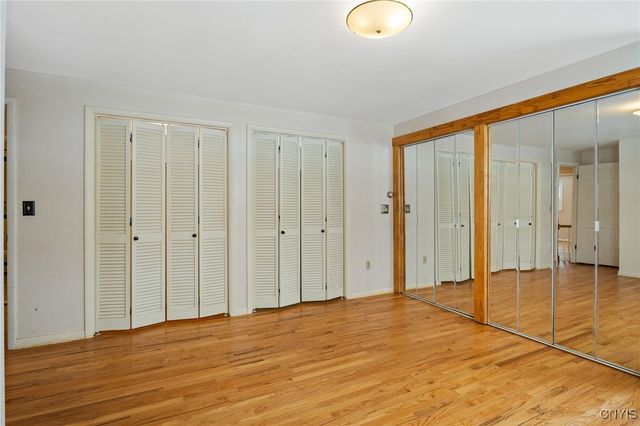 303 Victoria Park Dr, Salina, NY 13088