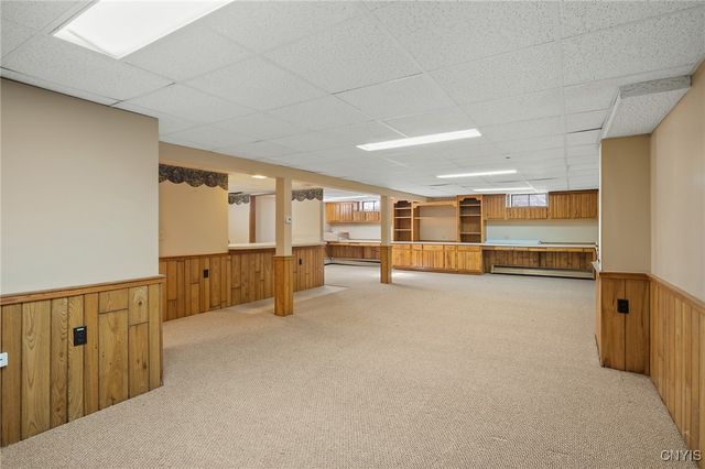 303 Victoria Park Dr, Salina, NY 13088