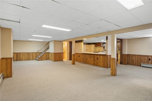 303 Victoria Park Dr, Salina, NY 13088