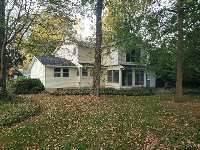 303 Victoria Park Dr, Salina, NY 13088