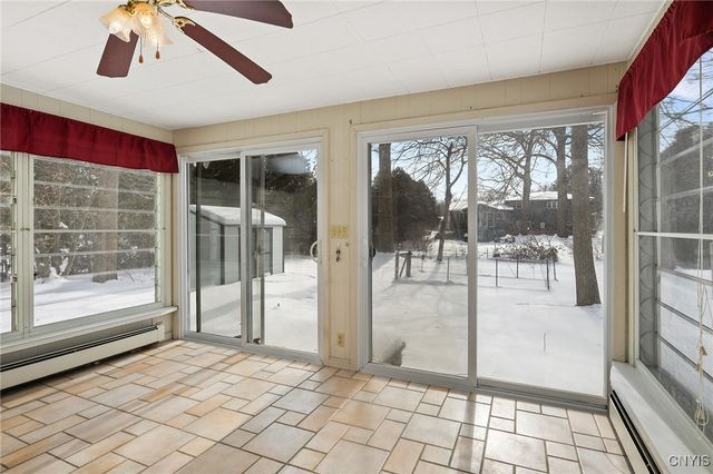 303 Victoria Park Dr, Salina, NY 13088