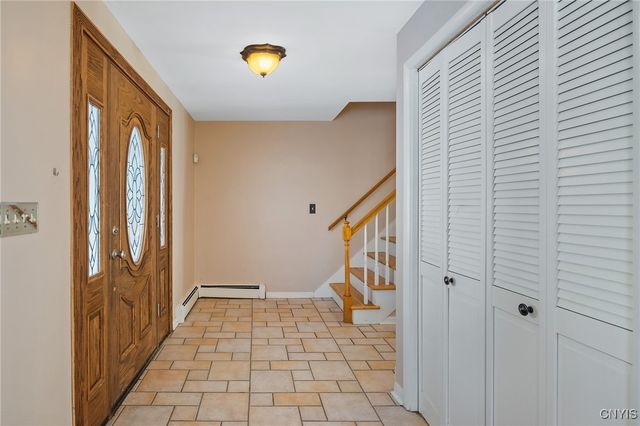 303 Victoria Park Dr, Salina, NY 13088