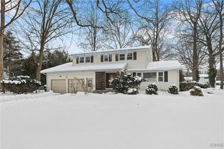 303 Victoria Park Dr, Salina, NY 13088