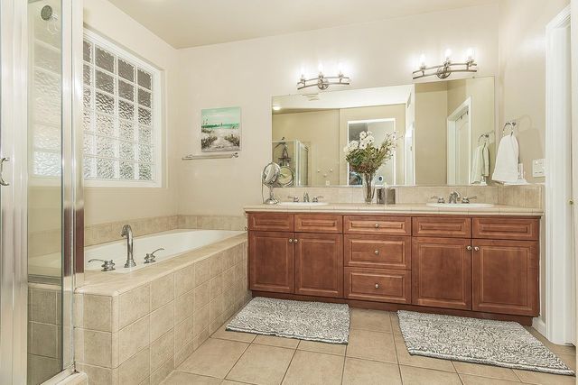 1923 N Douglas Avenue, Clovis, CA 93619