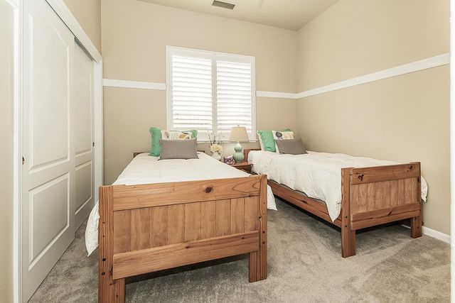 1923 N Douglas Avenue, Clovis, CA 93619