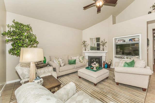 1923 N Douglas Avenue, Clovis, CA 93619