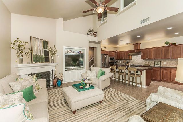 1923 N Douglas Avenue, Clovis, CA 93619