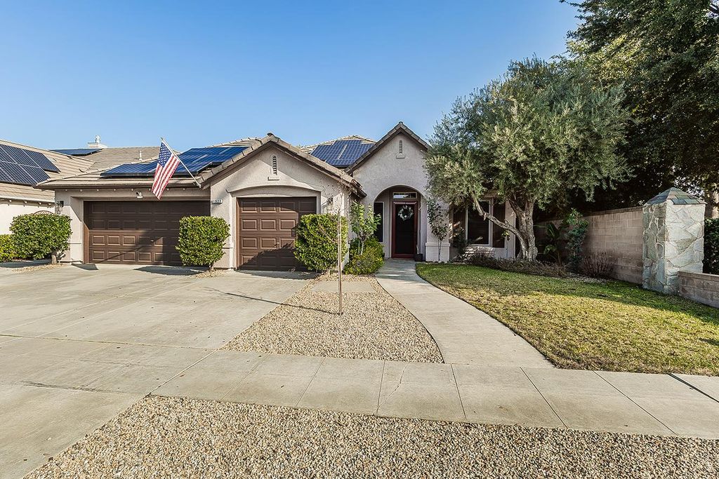 1923 N Douglas Avenue, Clovis, CA 93619